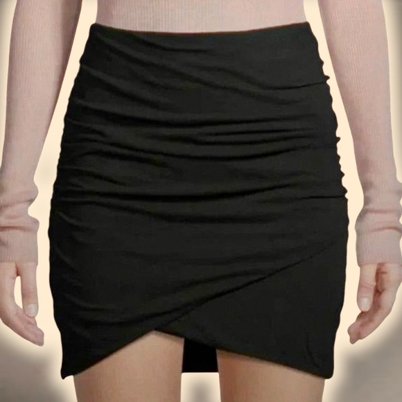 NWT James Perse Black Pull-On Faux Wrap Cotton-Blend Mini Skirt Size 0 = XS - Picture 1 of 16